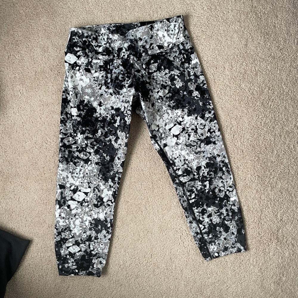 Womens size medium workout black and white print leggings